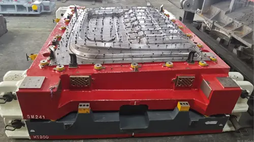 KQ5152 साठी मागील पॅनेल मोल्ड यशस्वीरित्या वितरित केले गेले आहे