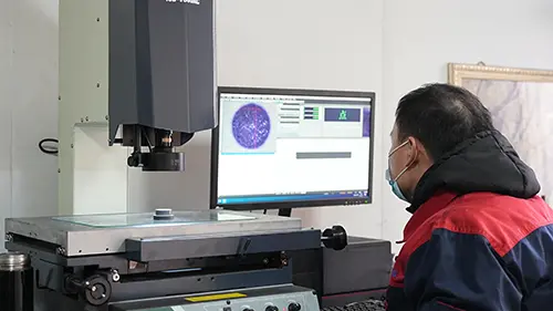 तीक्ष्ण दृष्टी आणि अचूक मार्गदर्शनासह, आम्ही मोल्डसाठी दर्जेदार संरक्षण रेषा दृढपणे स्थापित करतो.